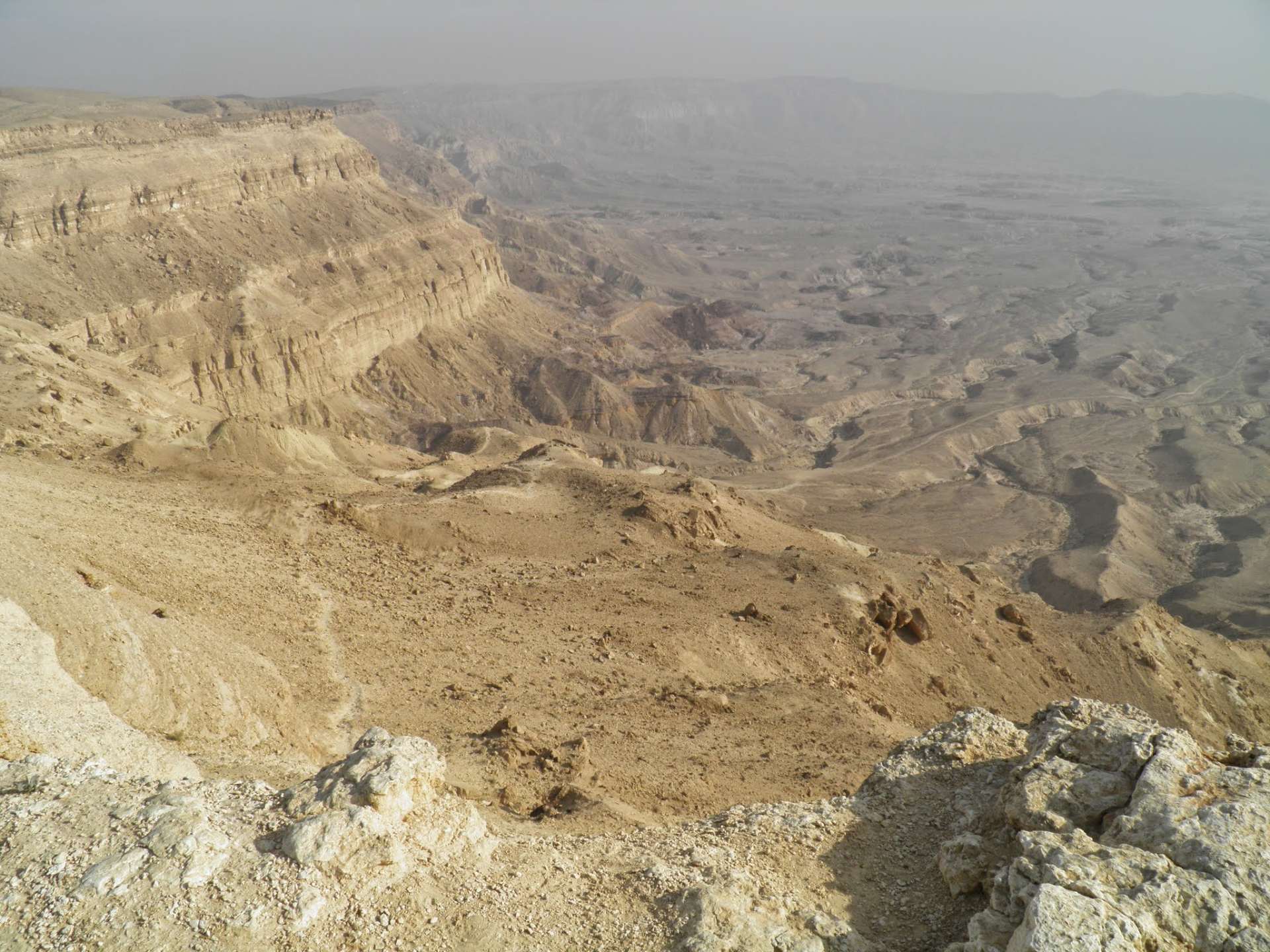 נוף מדברי שחלקו הררי. מקטע 33 בשביל ישראל