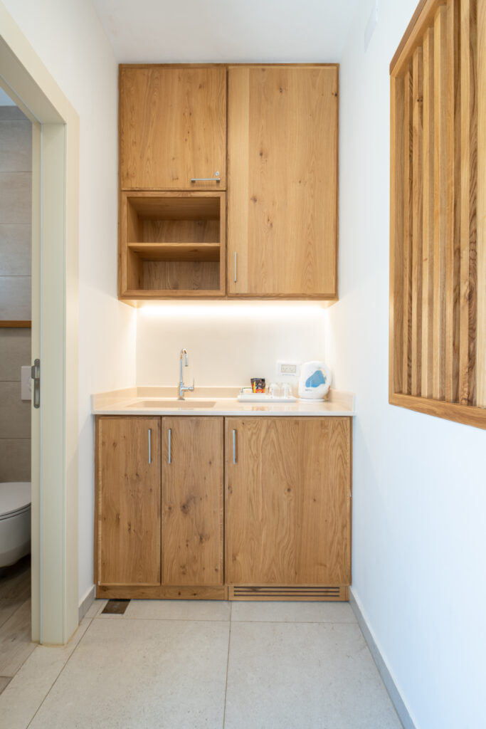 מטבחון בחדר בבית ספר שדה אכזיב 