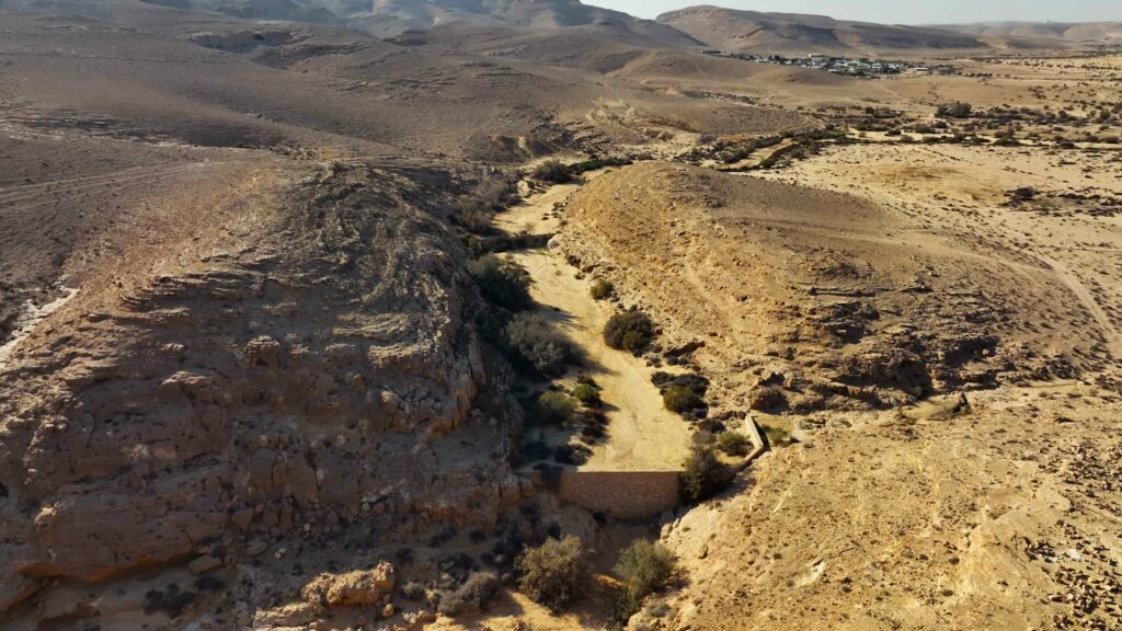 מבט מלמעלה על הסכר בריטי בנחל ממשית