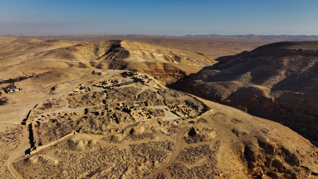 מבט מלמעלה על העיר הנבטית העתיקה ממשית 