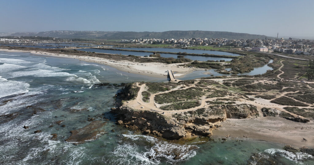 מעגן מיכאל, ג'סר א-זרקא וחוף הקשתות. 