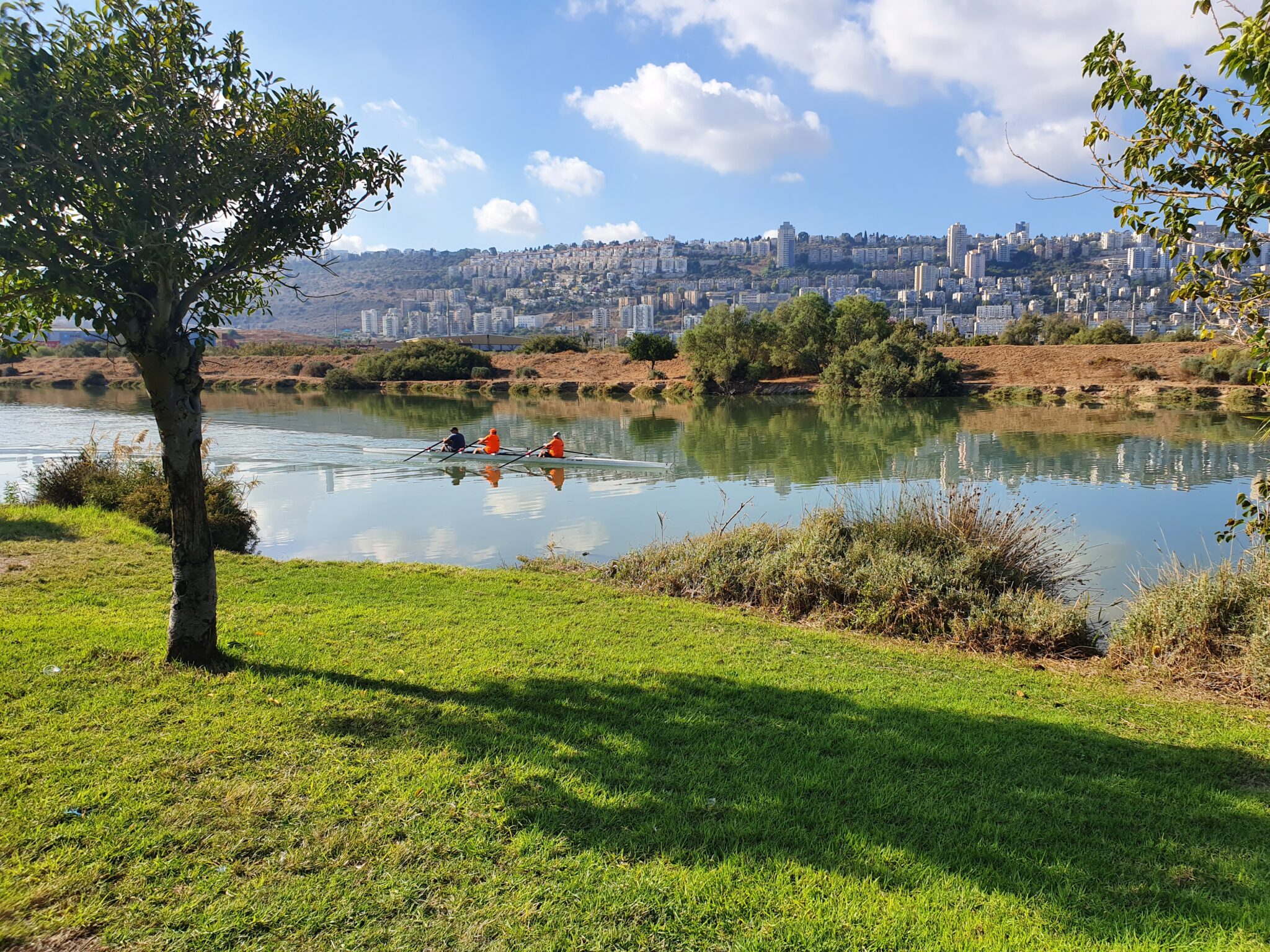 חותרים בנחל הקישון