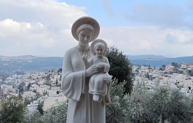 פסל המדונה בכנסיית קריית יערים