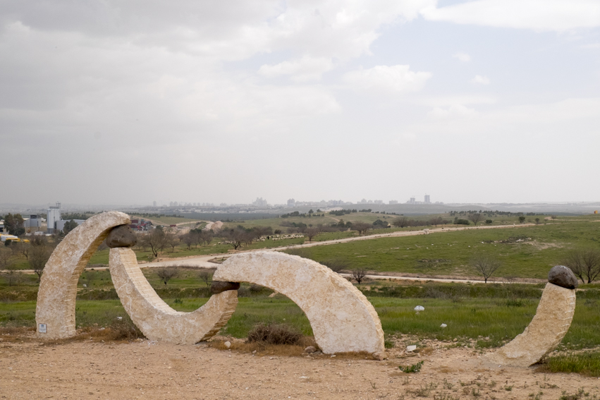 דרך הפסלים בחצרים