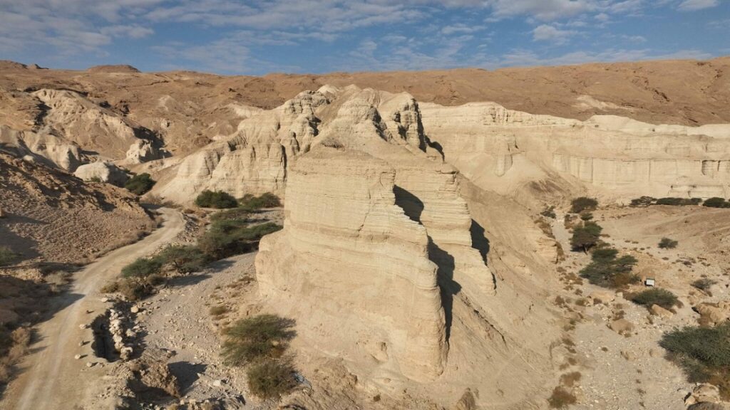 מבט על מיצד זוהר. 