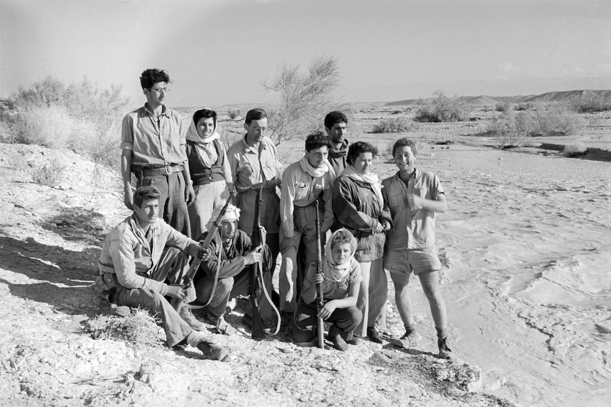 טיול ליד שיטפון בשפך נחל פראן 1955