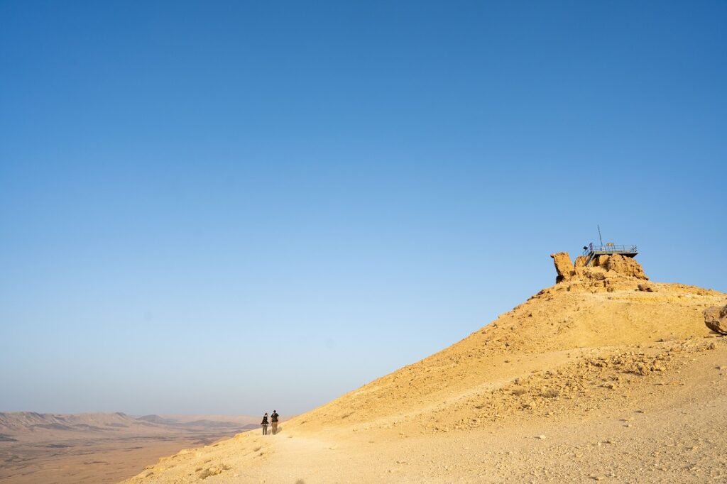 מטיילים בהר גמל בהר הנגב