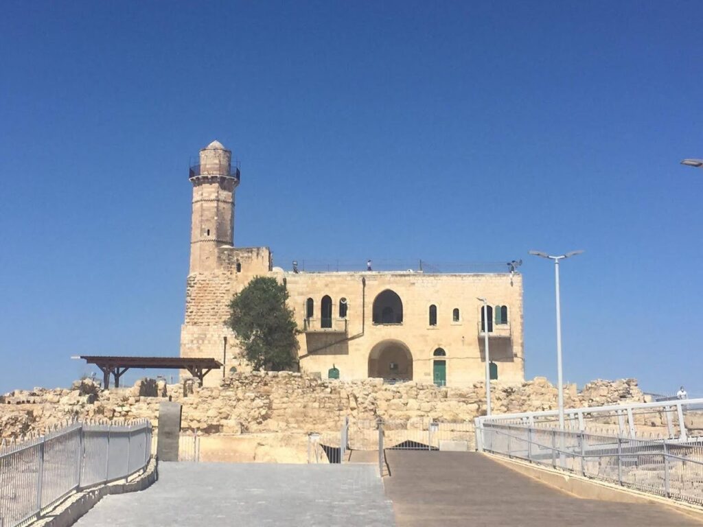 מבנה עתיק - נבי סמואל