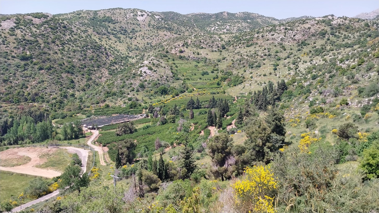 נוף שלוחות החרמון שיורדות לכיוון נווה אטי״ב