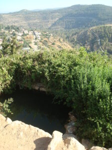 מעין בשביל המעיינות בהרי ירושלים