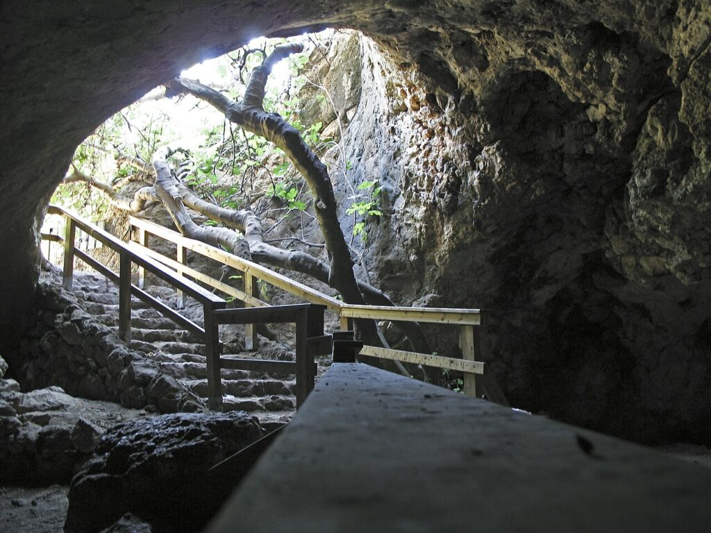 מערת התאומים הרי ירושלים 