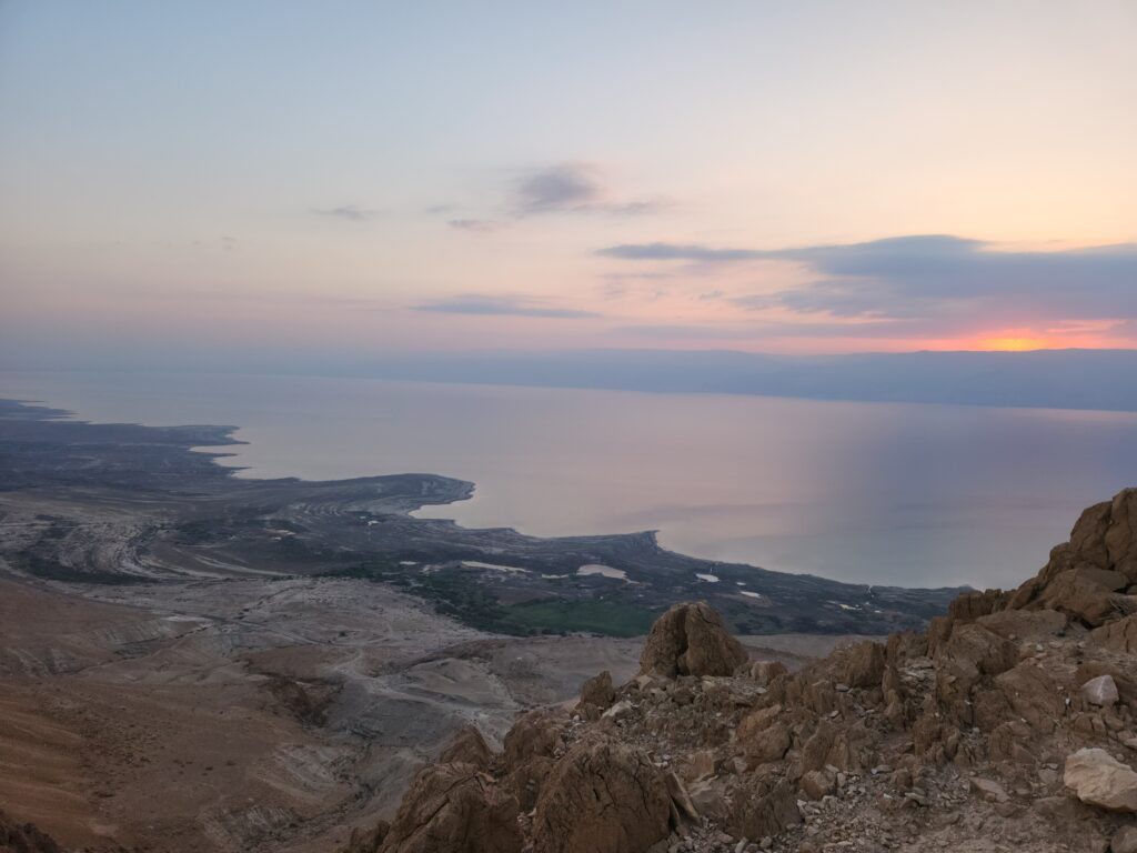 זריחה ממצוקי דרגות בים המלח 