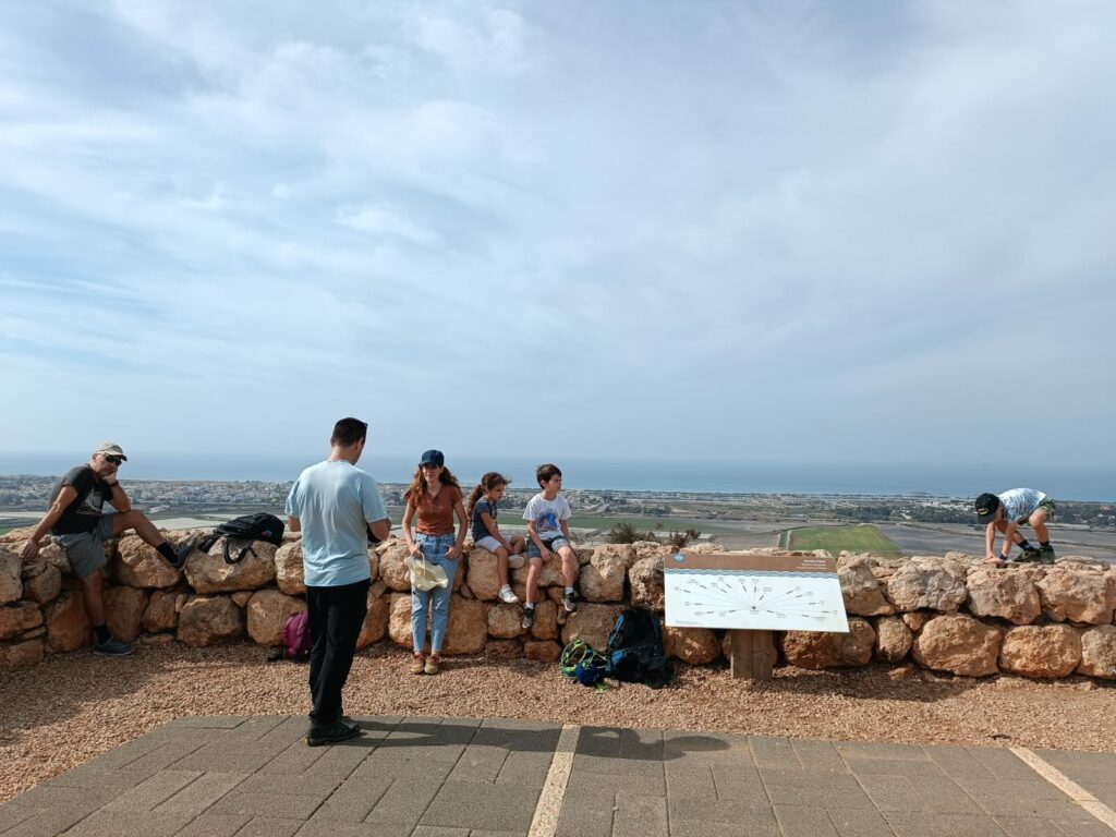מטיילים ברמת הנדיב 
