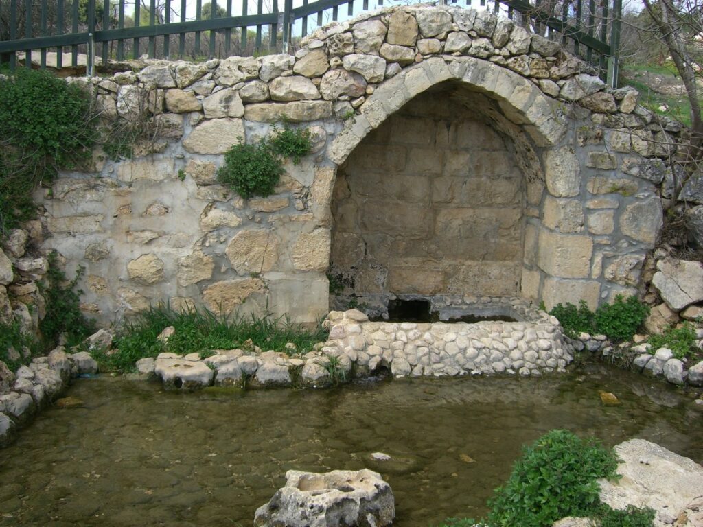 עתיקות בעין צובה 