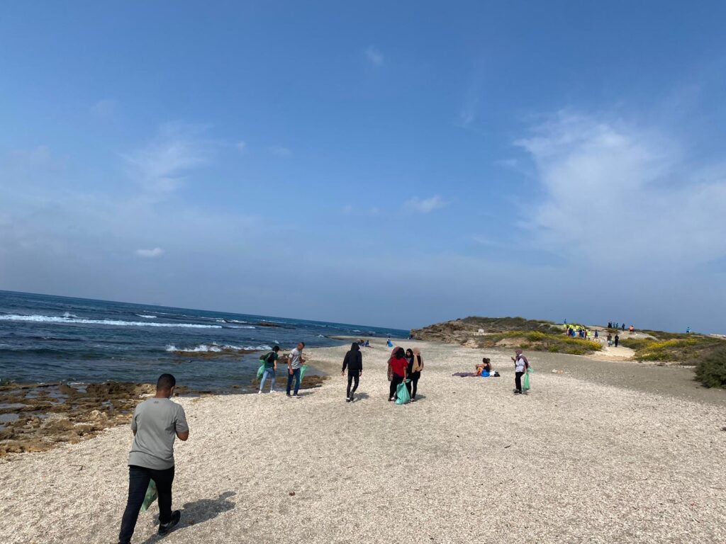 פעילות נקיון בחוף מעיין צבי 