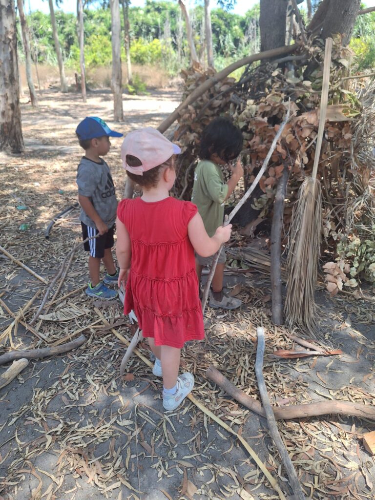 ילדים בקייטנה בבית ספר שדה חוף כרמל 