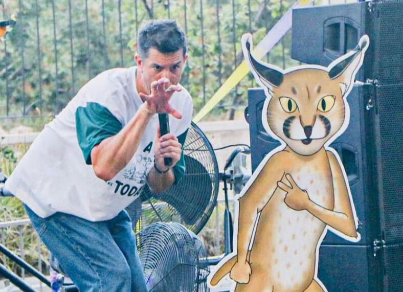הופעה של אגדה חיה עם שחר אבן צור