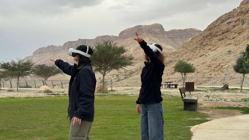 פעילות VR של ים המלח והירדן בבית ספר שדה עין גדי 