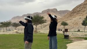 פעילות VR של ים המלח והירדן בבית ספר שדה עין גדי