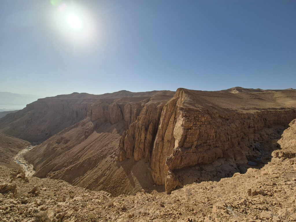 צילום של נוף ותצפית על נחל עזגד 